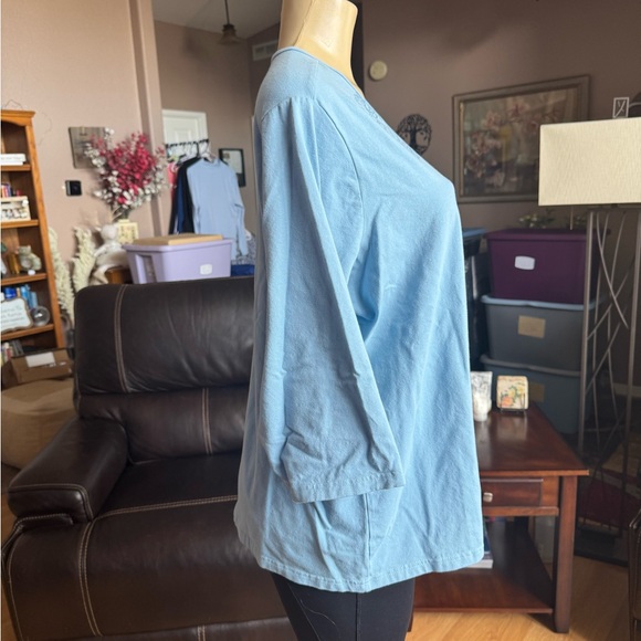 Denim & Co shades of blue 3/4 sleeves Vneck top-size 1X - Picture 7 of 9